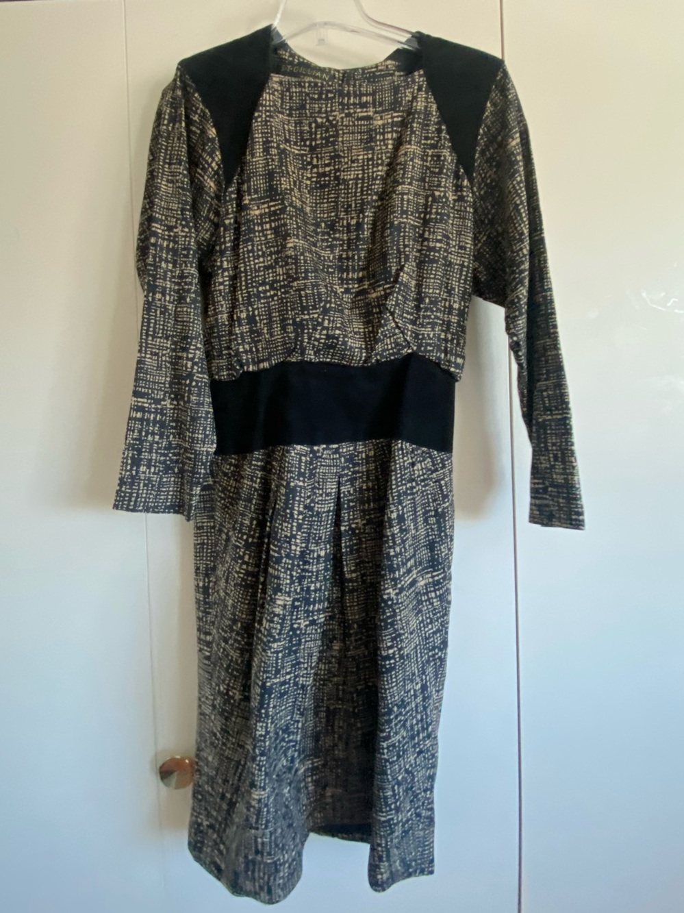 Vintage  St.Gillian by Kay Unger 100%Silk Dres sz 6 Black Gold Patterened Button